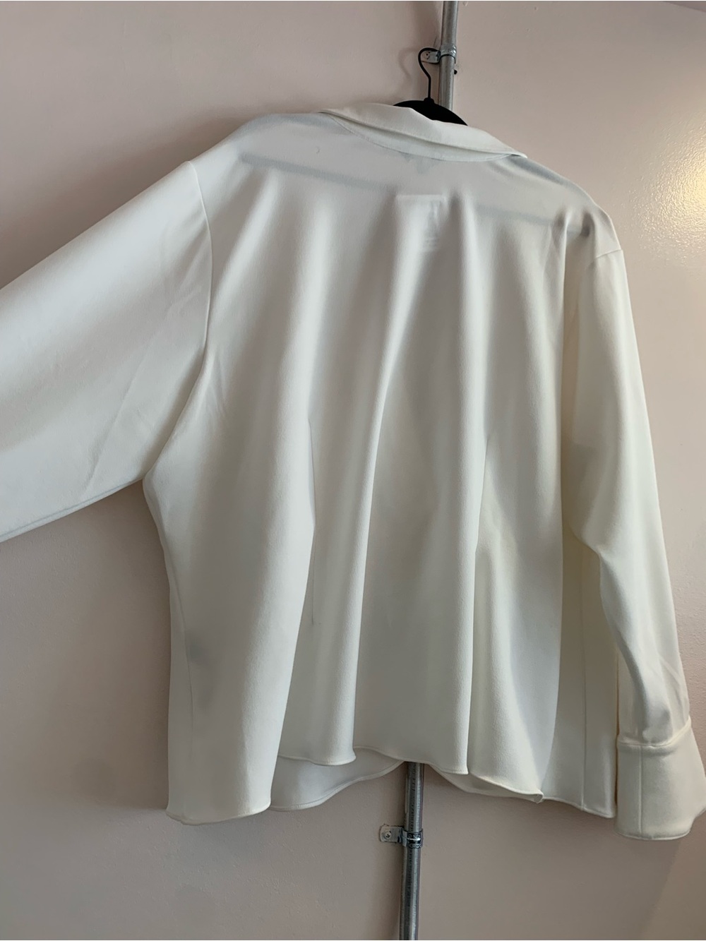 Knot-Front White Button-Down Blouse by UNKNOWN - Picture 2 of 5